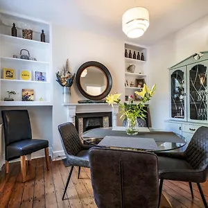 Pass The Keys Wonderful 3br Townhouse Top Location Cafes Belfast