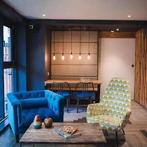 Bright And Ensuite Bedrooms At Mcdonald Road In Edimburgo